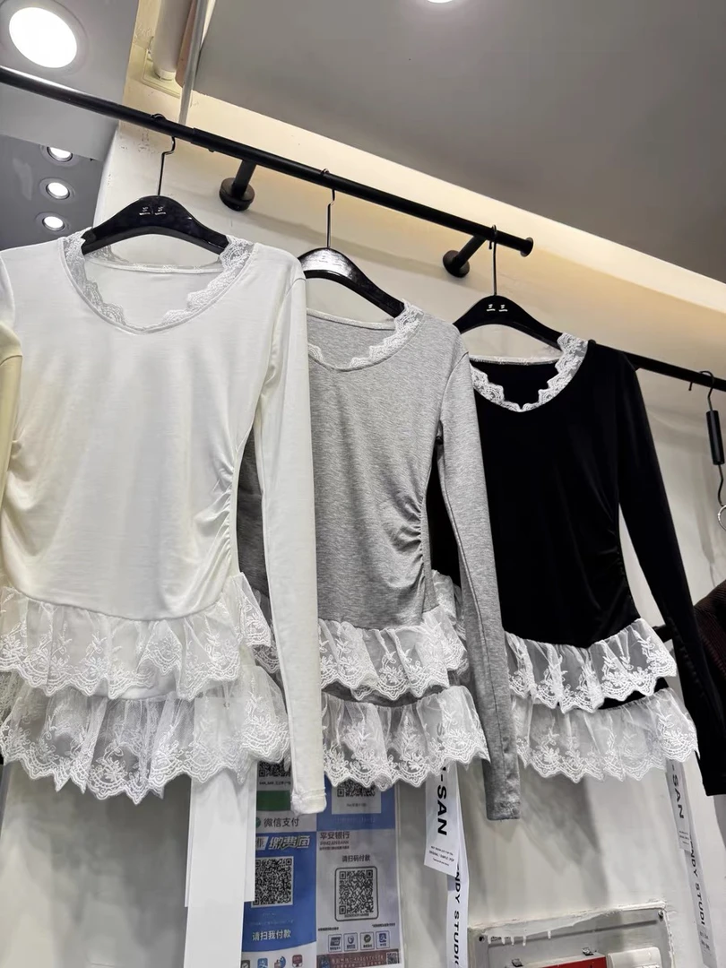 YANGYANG V领长袖花边蕾丝拼接上衣#5002