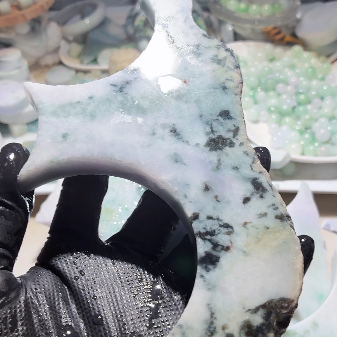 翡翠未镶嵌颈饰边角料