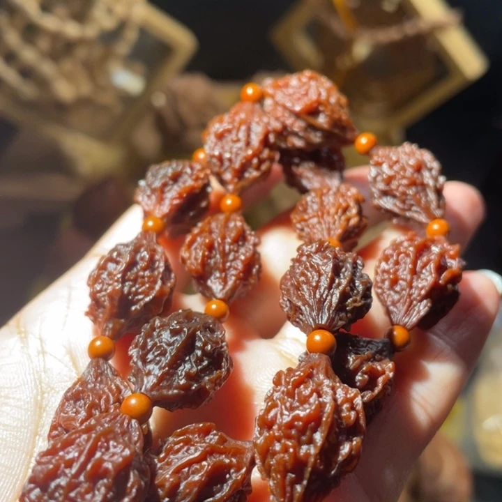 桃核吊坠七彩玉化异形橄榄核手持