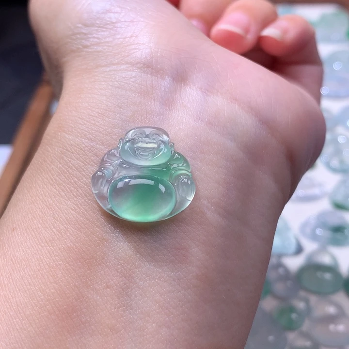 颈饰未镶嵌翡翠冰种飘阳绿佛公
