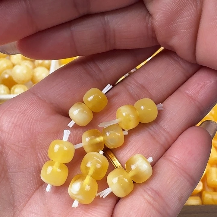 琥珀未镶嵌裸石8.9m随机发一对