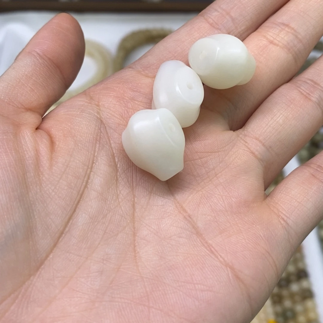 菩提根/象牙果吊坠菩提根鲨鱼背三通卡14左右微瑕不挑