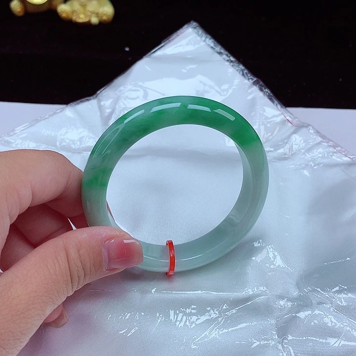 翡翠手镯未镶嵌圈口53