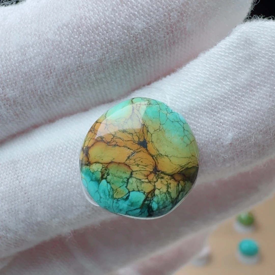 绿松石未镶嵌颈饰