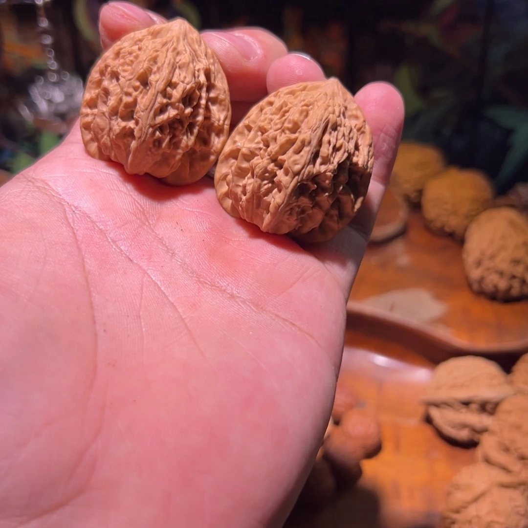 文玩核桃吊坠35全品盘龙虎头一对