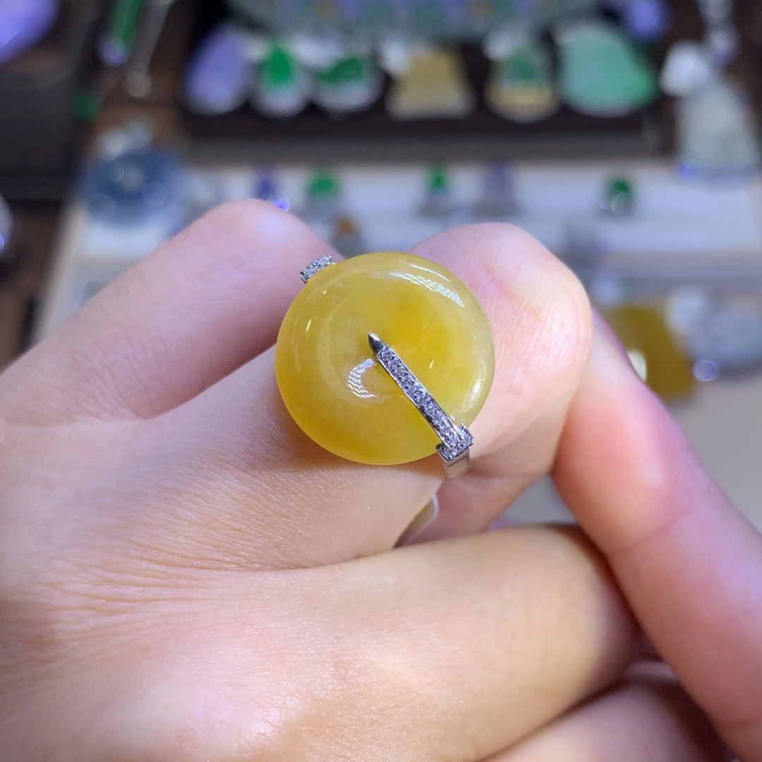 翡翠18K金镶嵌颈饰翡翠