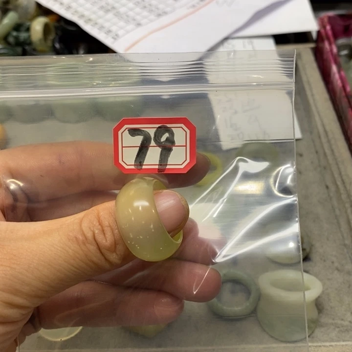 蛇纹石玉未镶嵌戒指不*劲