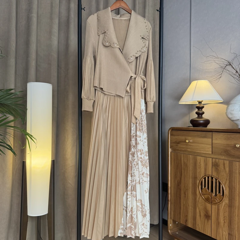 【澜木听风】2025夏季新款新国风褶皱拼接碎花V领系带收腰连衣裙女