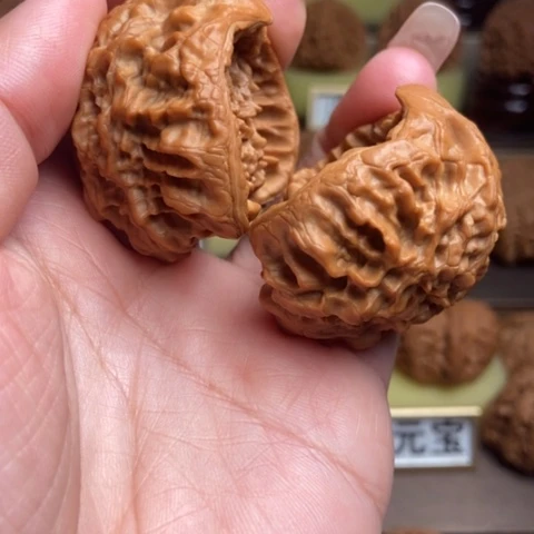 文玩核桃吊坠聚宝盆