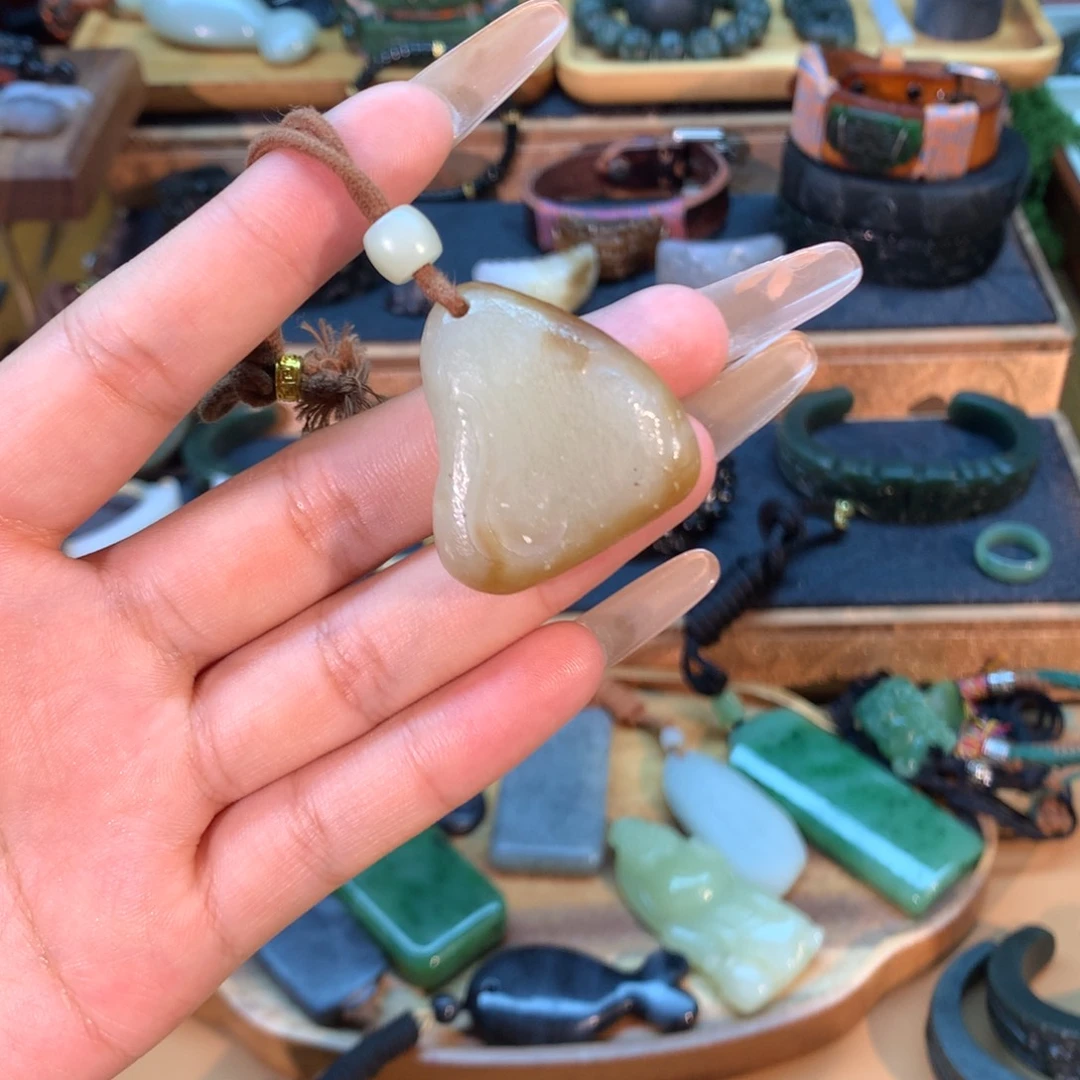 和田玉（糖玉）未镶嵌挂件