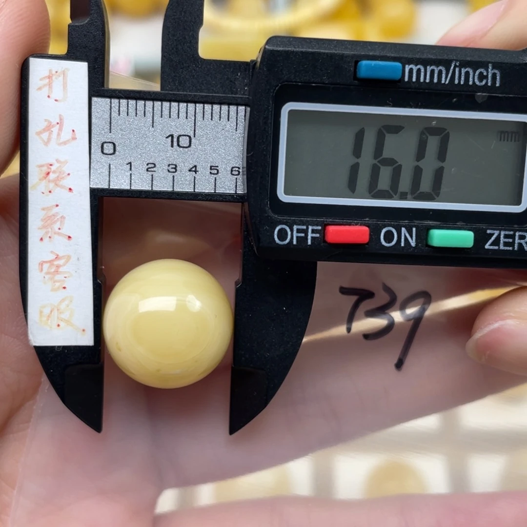 蜜蜡裸石未镶嵌?****e蜜蜡