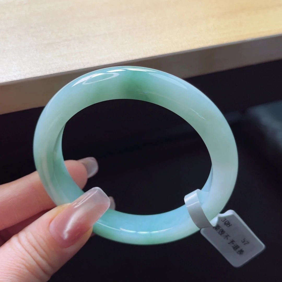 翡翠手镯未镶嵌手镯