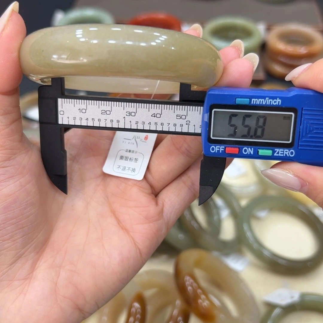 未镶嵌手镯石英质玉