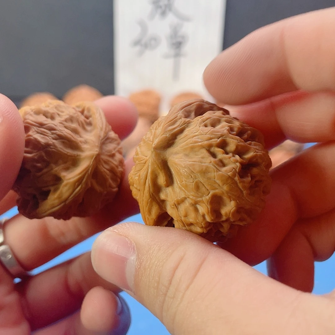 文玩核桃吊坠宫灯。10元