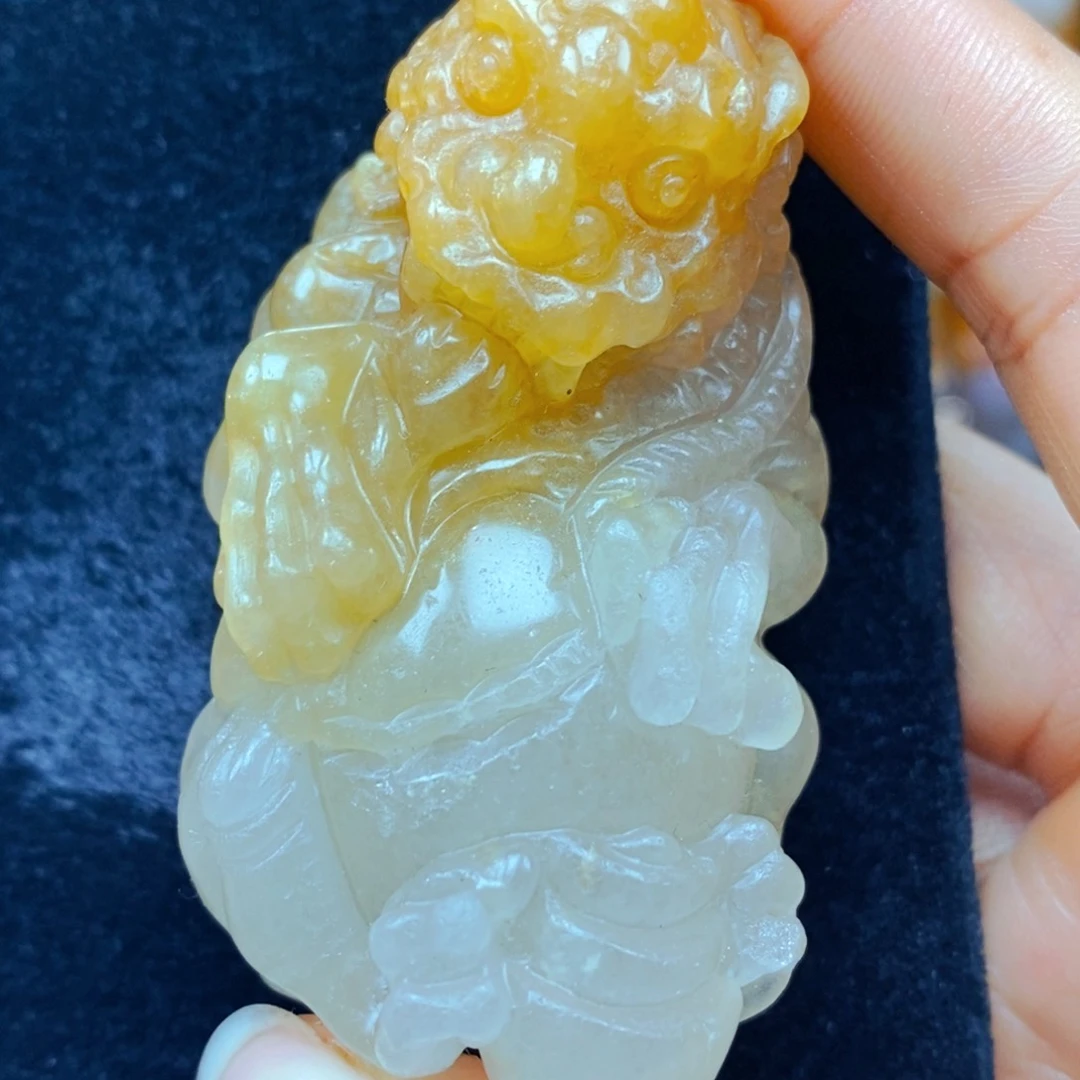 未镶嵌石英质玉（黄龙玉）颈饰