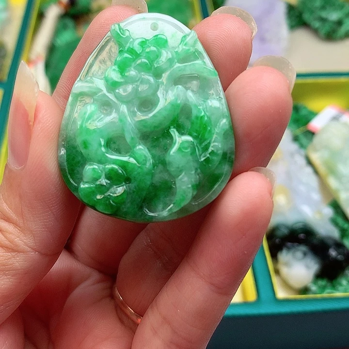 翡翠未镶嵌颈饰翡翠