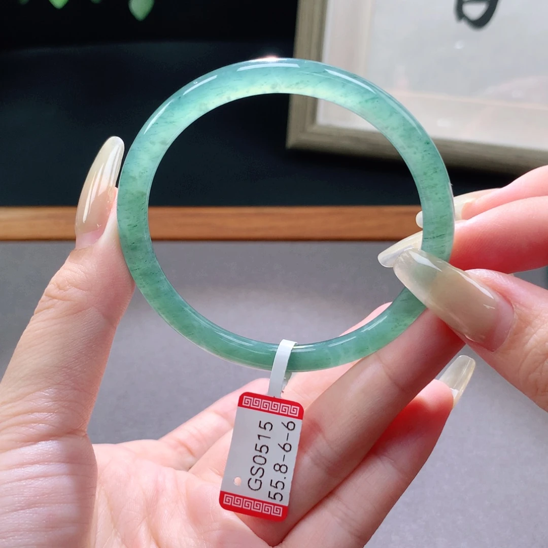 翡翠手镯未镶嵌天然翡翠手镯