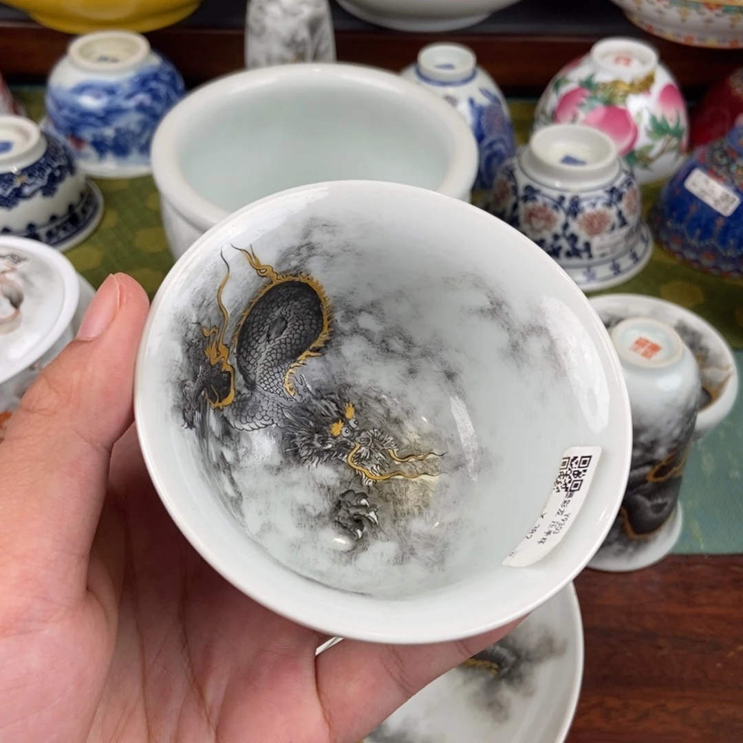 陶瓷的设计师是一个