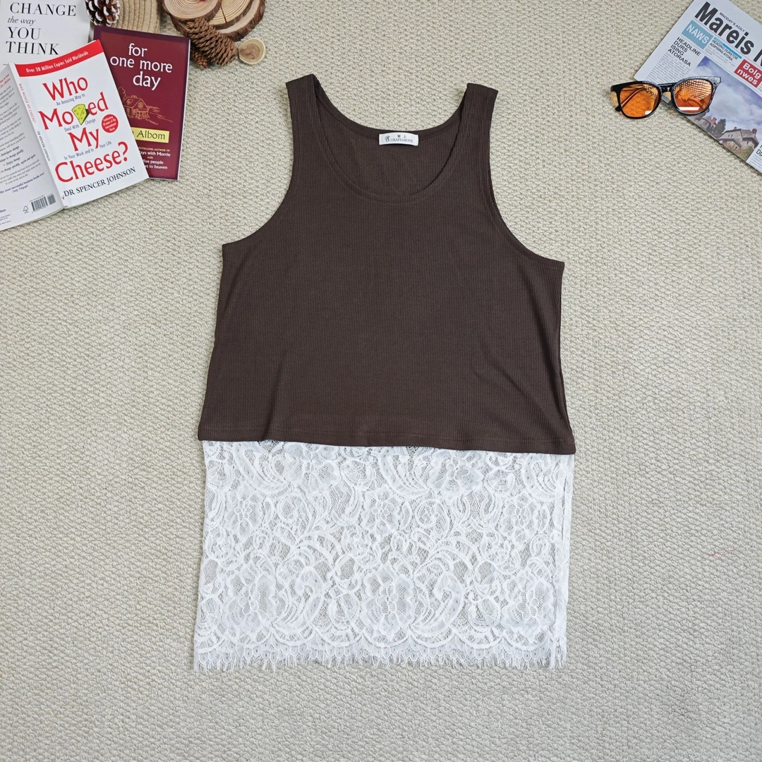 【伊人风尚服饰推荐】2024秋冬新款韩版百搭拼蕾丝提花背心8608