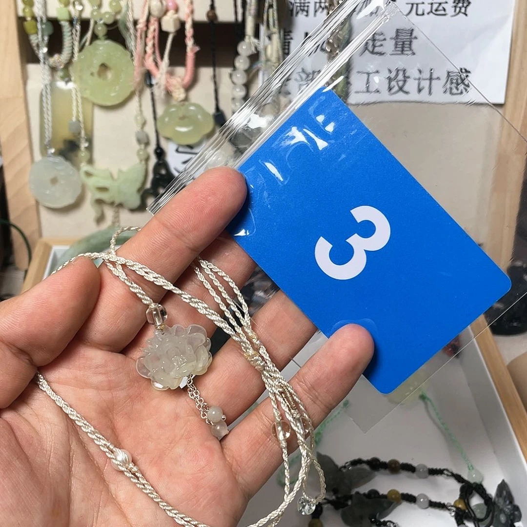 蛇纹石玉颈饰合金