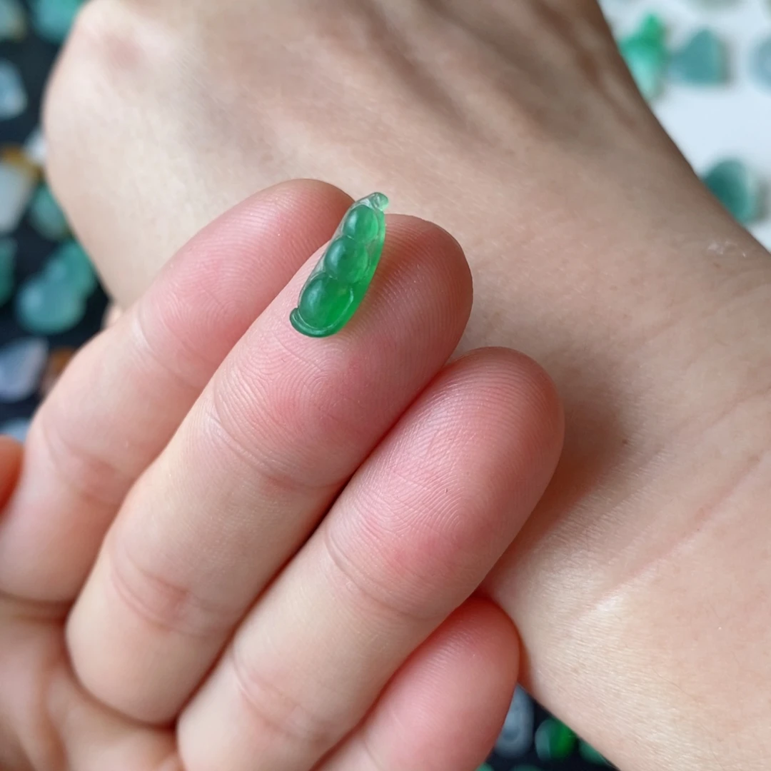 未镶嵌定制翡翠豆子