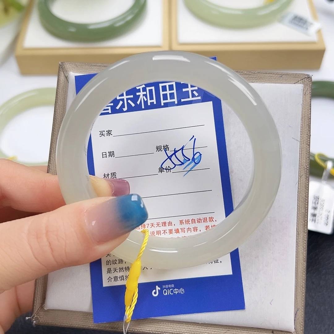 和田玉未镶嵌手镯