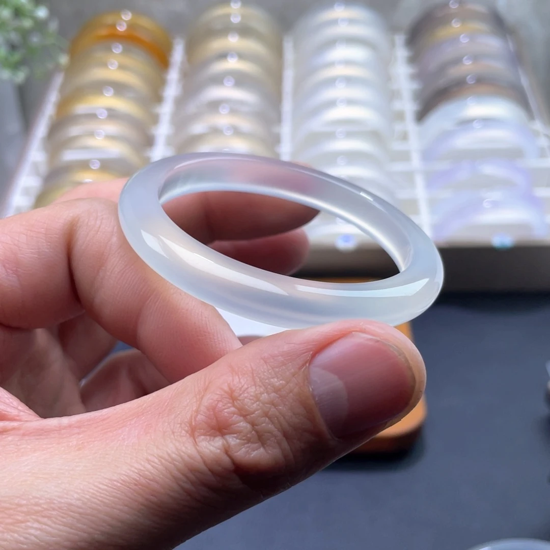 玛瑙/玉髓手镯未镶嵌?*o52.6*8.7*7.3