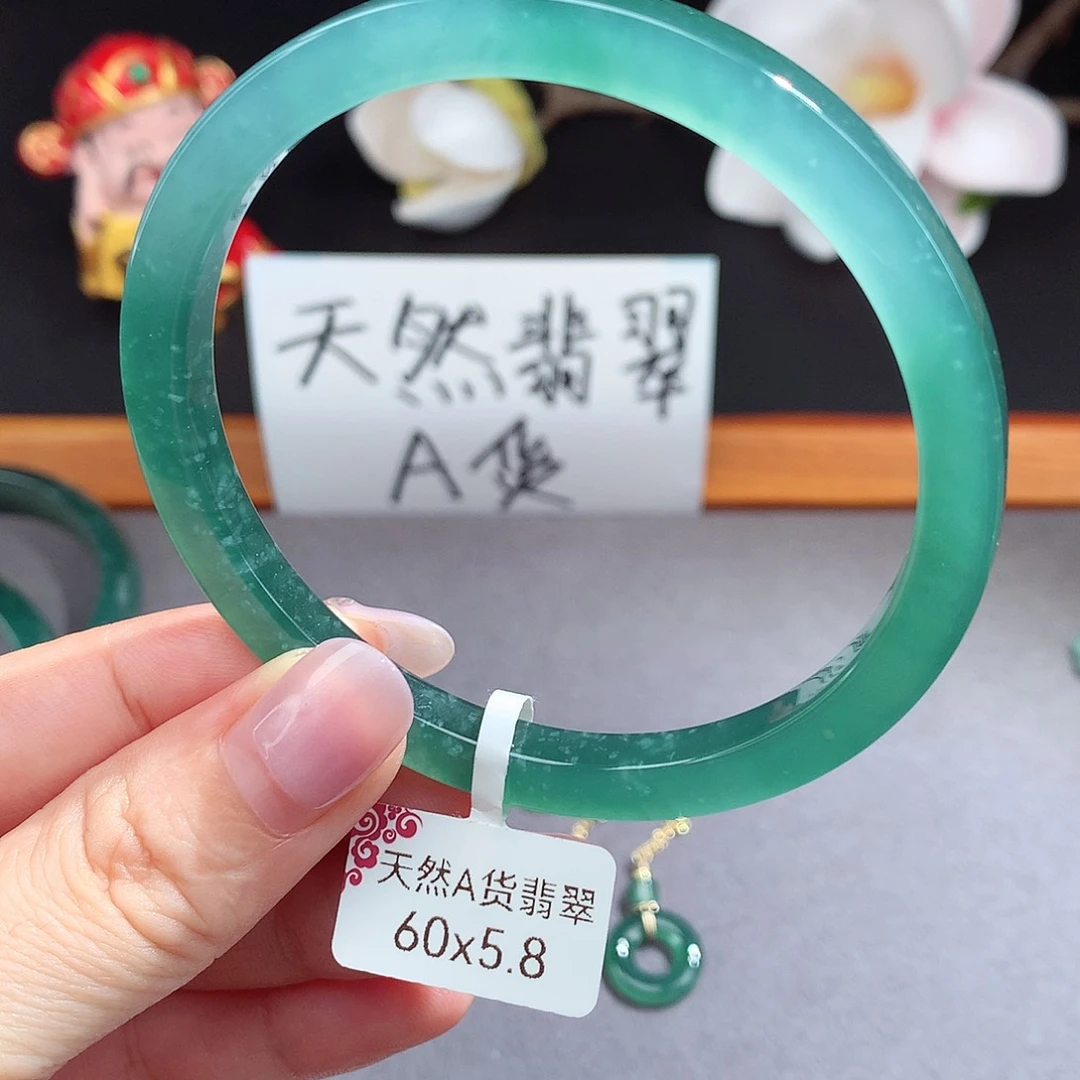 翡翠手镯（圆镯）未镶嵌