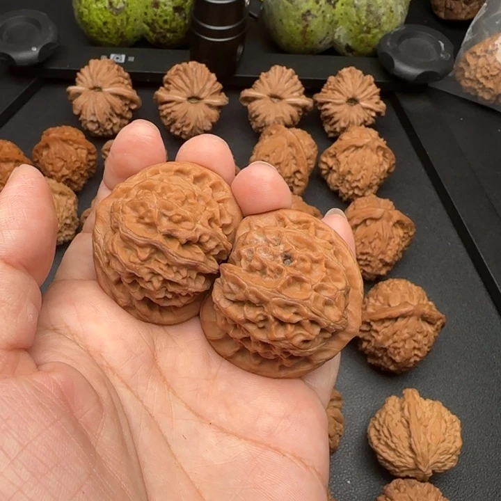 樊***43全品宫灯文玩核桃