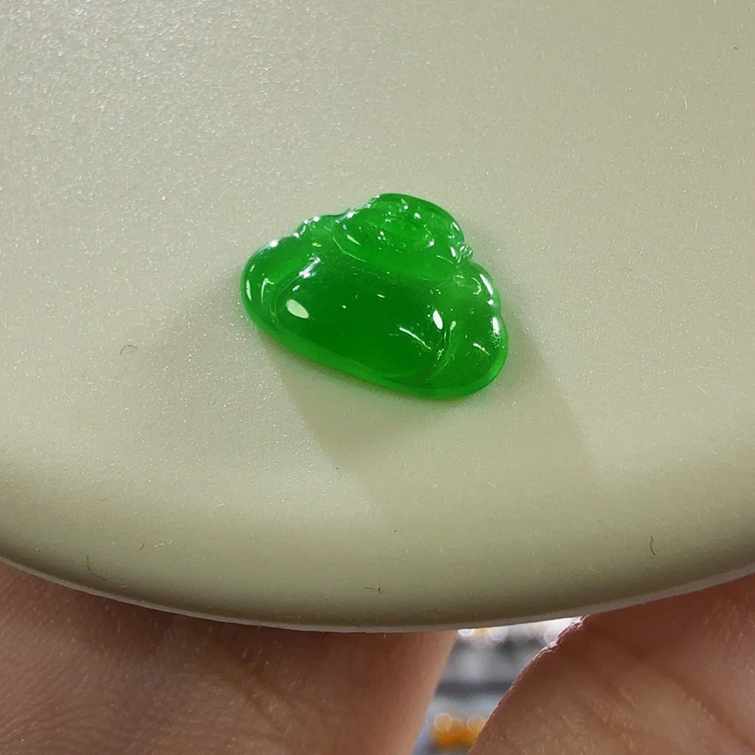 翡翠未镶嵌颈饰佛公