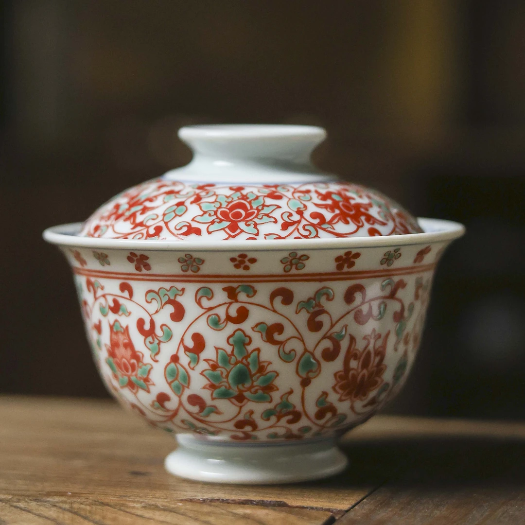斋居 红绿彩缠枝莲盖碗（翁宿底款）（翁宿S0206）