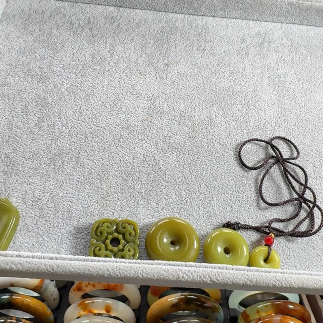 芷***懿蛇纹石玉未镶嵌手镯