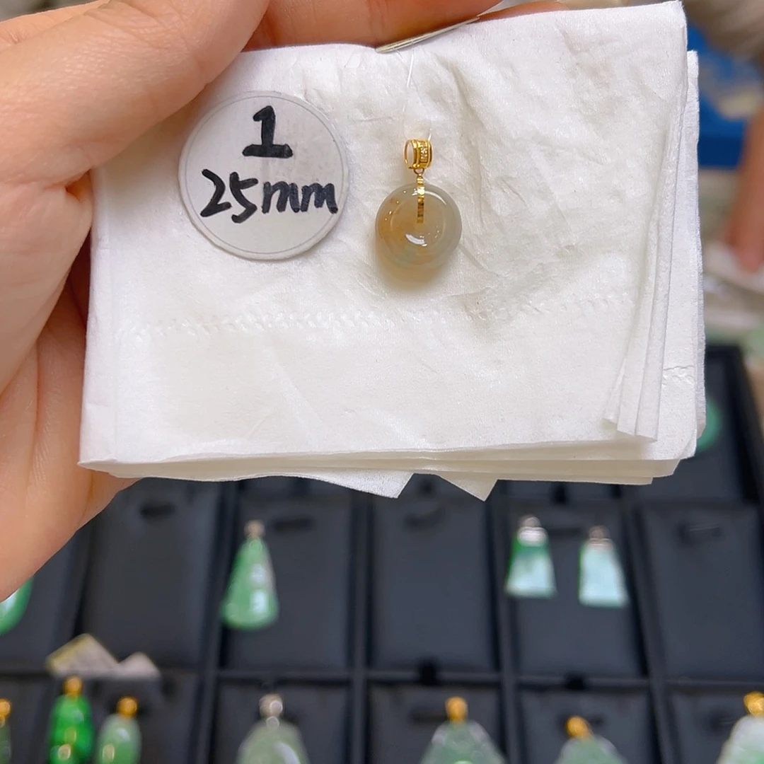 翡翠颈饰18K金镶嵌翡翠