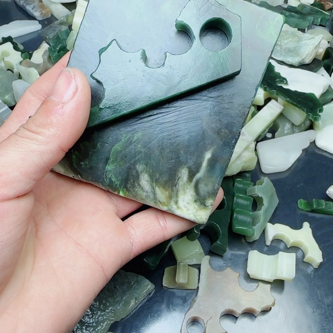 和田玉珠宝半成品未镶嵌楊****）