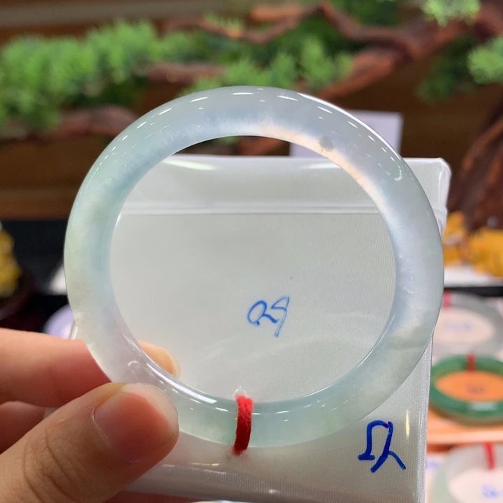 翡翠手镯未镶嵌66号闭眼入百万同料