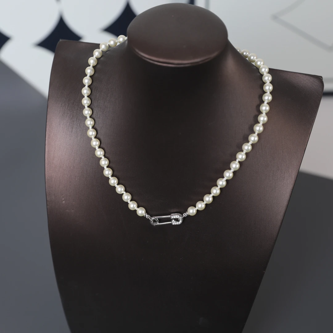 铜合金合成锆石项链 时代品牌新款别针珠珠项链锁骨链M40316