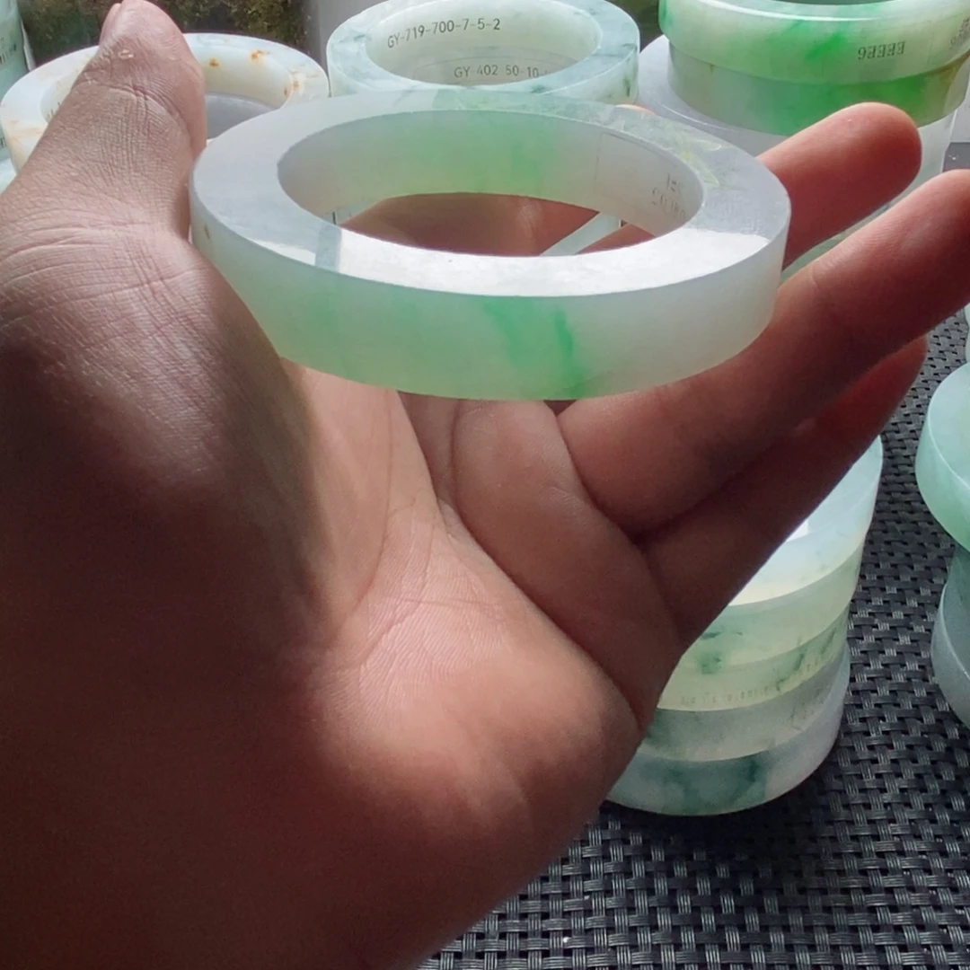 沐***月未镶嵌手镯定制翡翠
