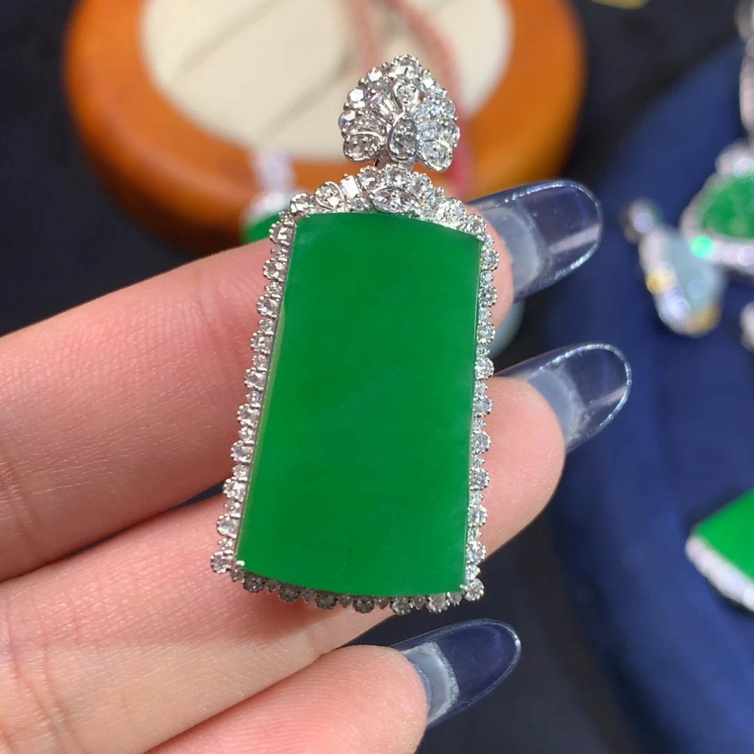 翡翠挂件18K金镶嵌无事牌