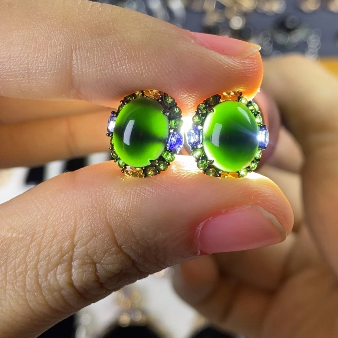 18K金镶嵌翡翠耳饰