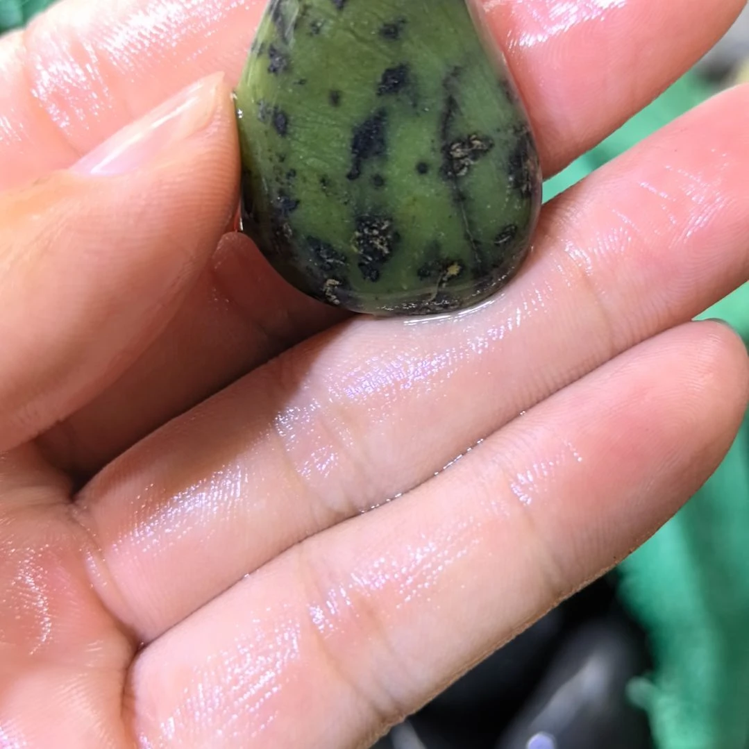 阿****有机玻璃藏玉药王石原石一个