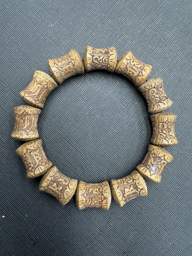 69沉木桶珠雕刻手串