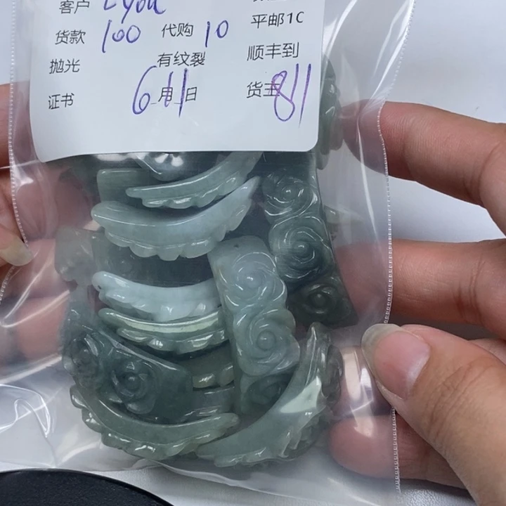 翡翠未镶嵌颈饰L****e翡翠吊坠