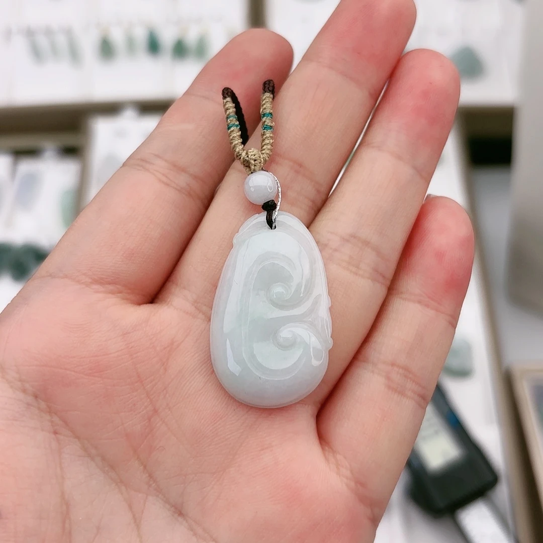 翡翠颈饰未镶嵌如意