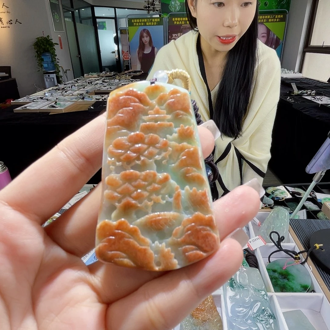 颈饰未镶嵌翡翠一个