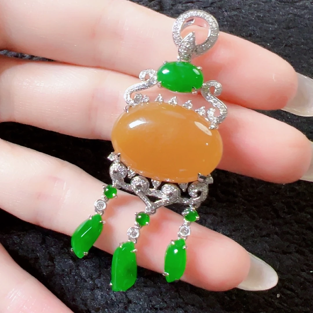 翡翠18K金镶嵌颈饰签收后24小时鉴赏期，过时不退