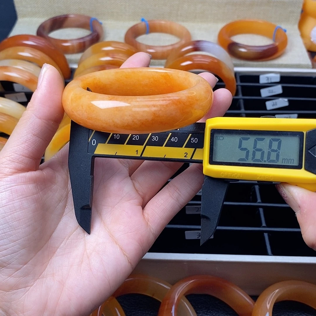 未镶嵌石英质玉（黄龙玉）手镯23号