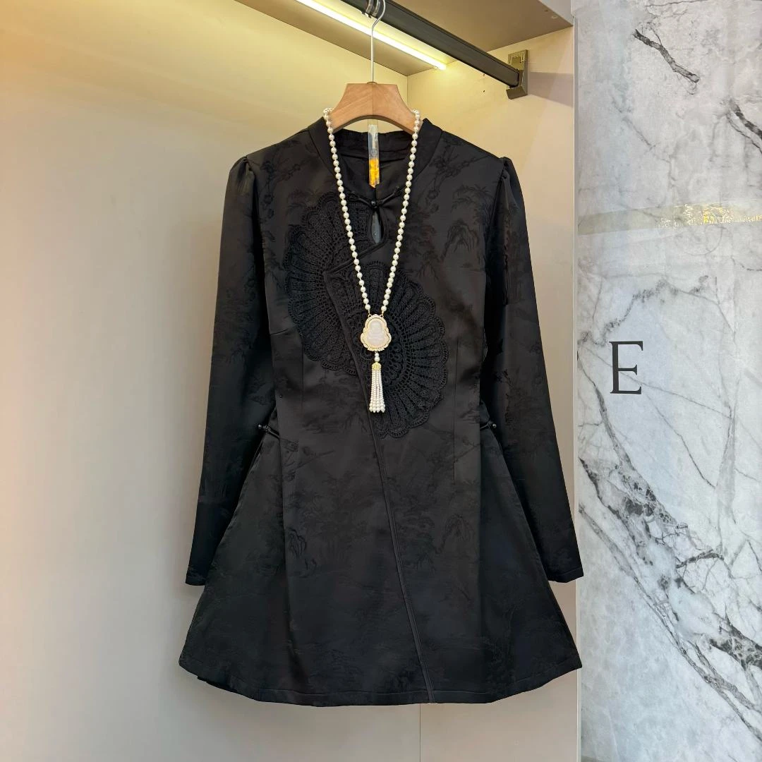 2025秋新款新中式国风设计感刺绣显瘦长袖上衣+短裤两件套1805