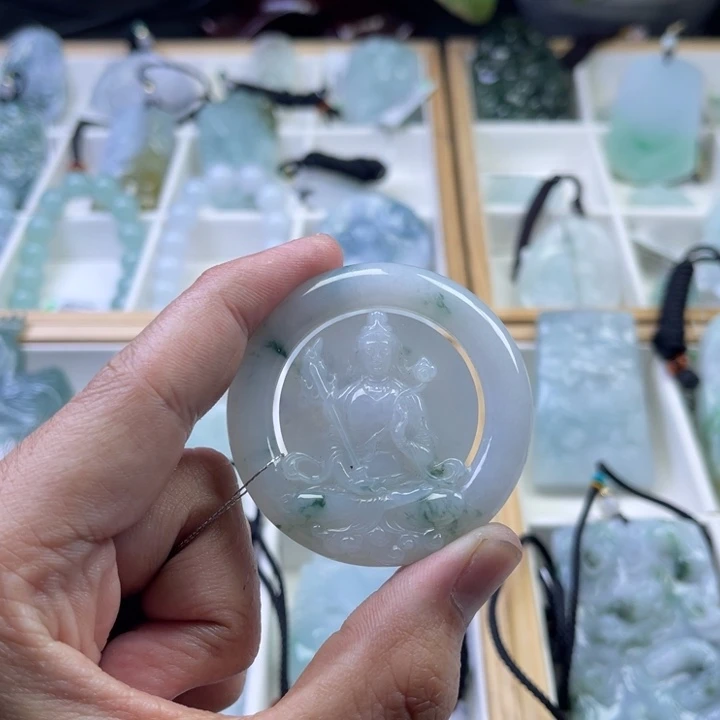 一***：翡翠未镶嵌颈饰158