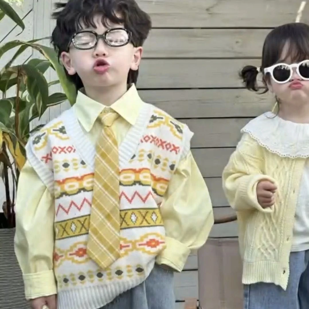 儿童2025春秋新款港风针织撞色马甲纯色衬衫破洞牛仔裤三件套FY