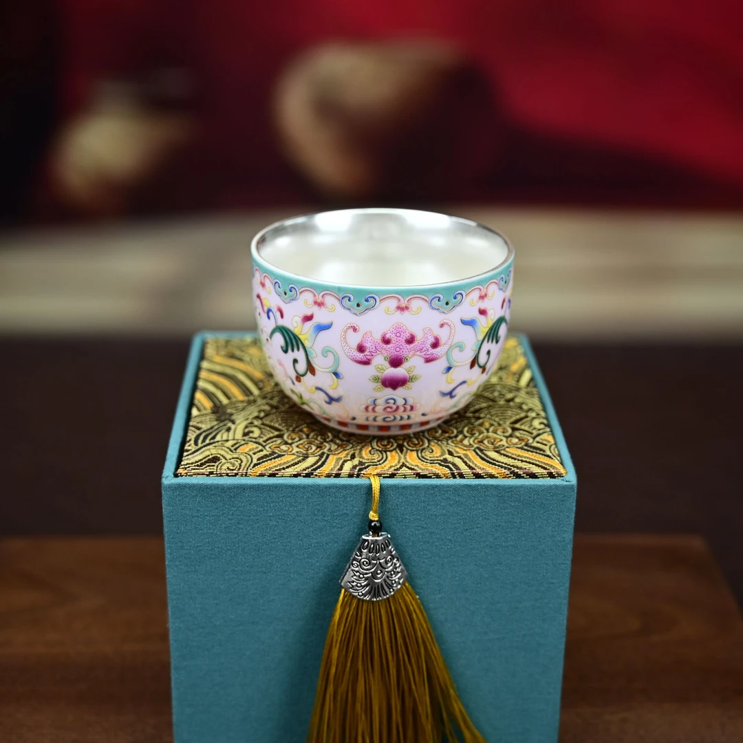 K粉缠枝莲银杯主人杯 Y106